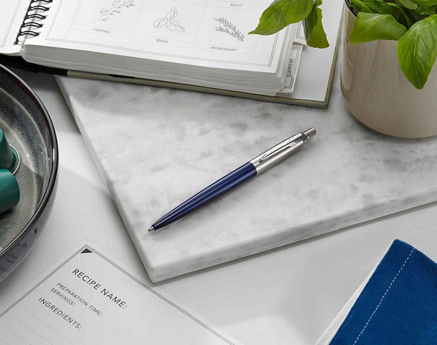 Ручка шариковая Parker Jotter Royal Blue CT с логотипом в Люберцах заказать по выгодной цене в кибермаркете AvroraStore