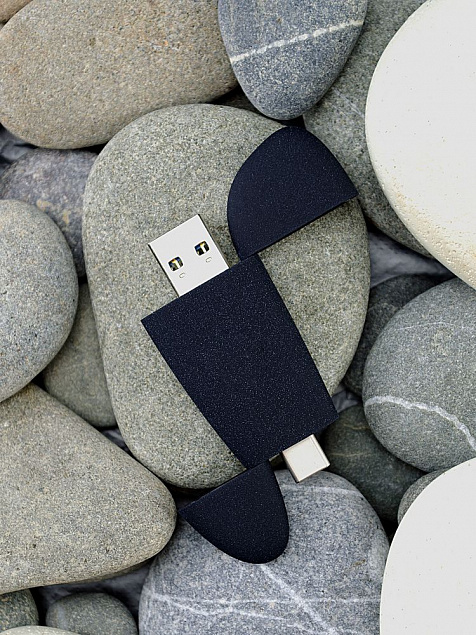 Флешка Pebble Type-C, USB 3.0, черная, 16 Гб с логотипом в Люберцах заказать по выгодной цене в кибермаркете AvroraStore